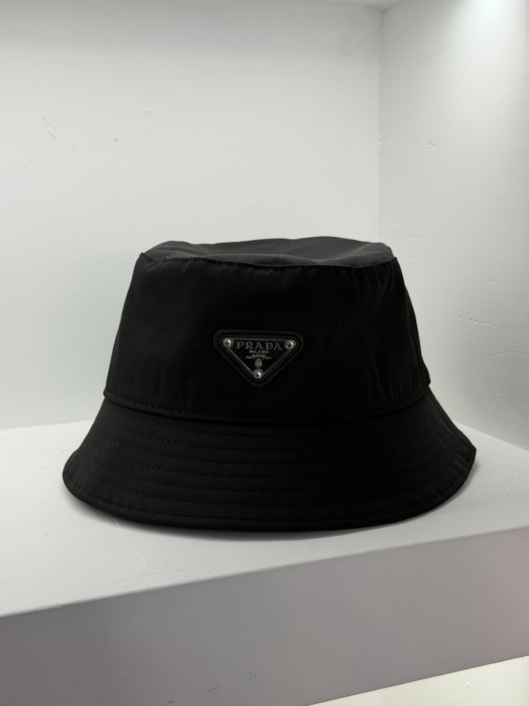 Prada Şapka
