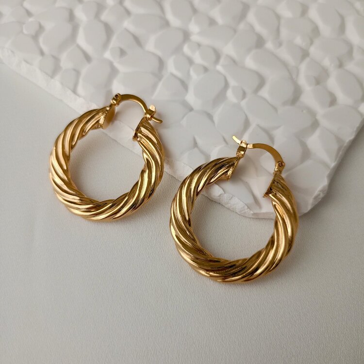 Lente Aksesuar Gold Çelik Işıltılı Çizgili Model Vintage Kadın Halka Küpe