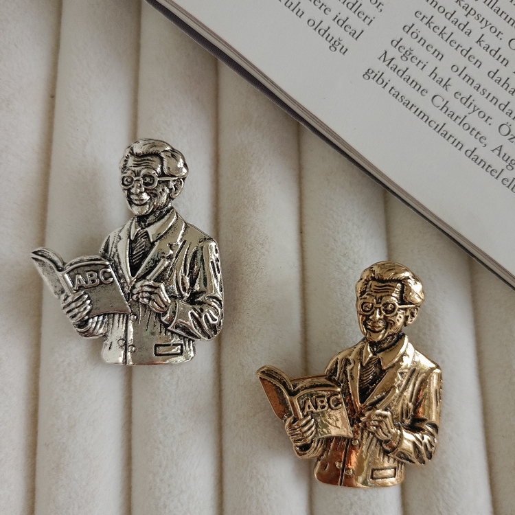 Lente Aksesuar Gold Renk Öğretmen Broş-Kitap ve Kalemli Öğretmen Yaka İğnesi