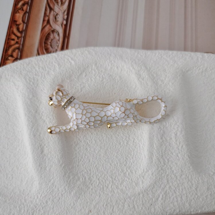 Lente Aksesuar Kaplan Broş-Kristal Taşlı Gold Detaylı Leopar Figürlü Yaka İğnesi