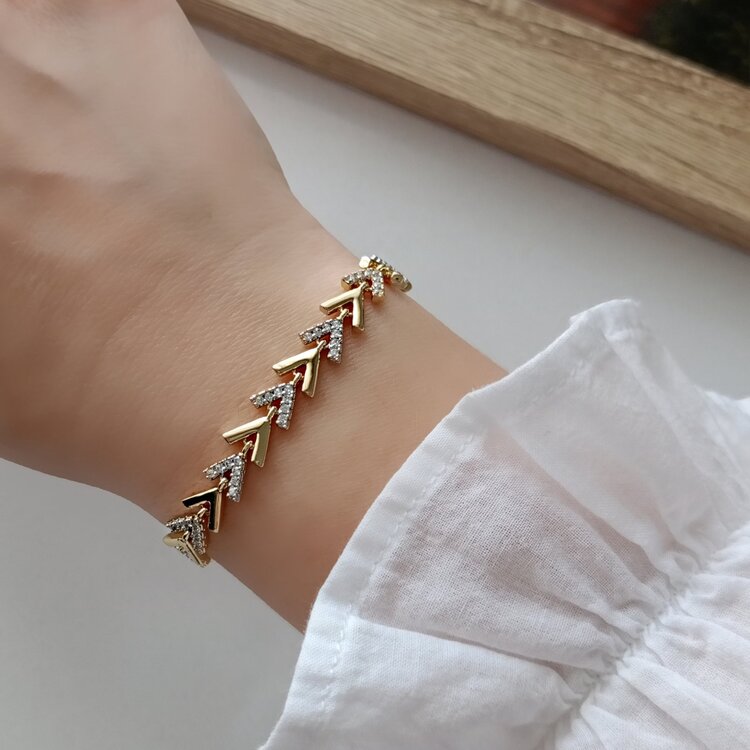 Lente Aksesuar 14K Altın Kaplama V Formlu Vip Xuping Bileklik - Zirkon Taşlı Geometrik Tasarım Karar