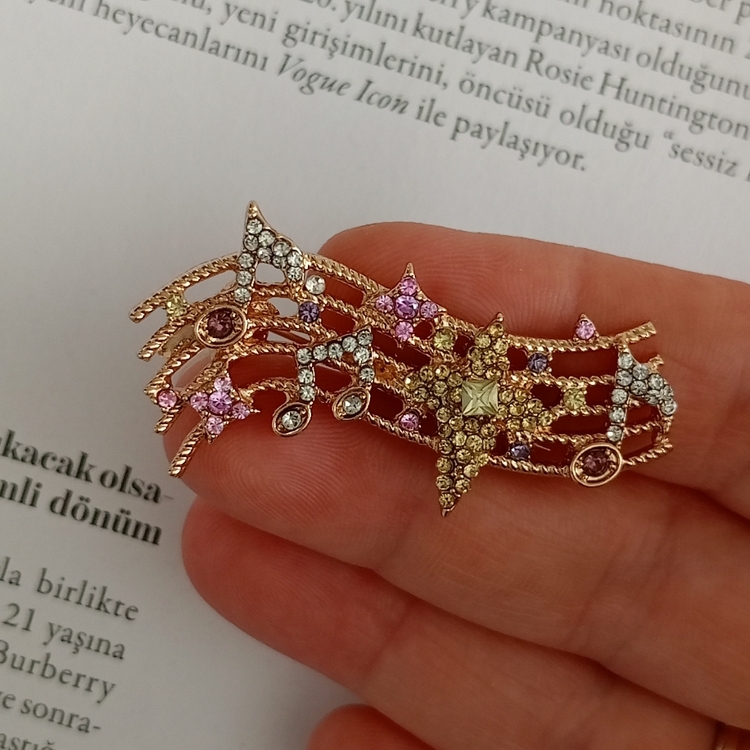 Lente Aksesuar Nota Broş-Parlak Kristal Taşlı Nota Çizgisi Yaka İğnesi