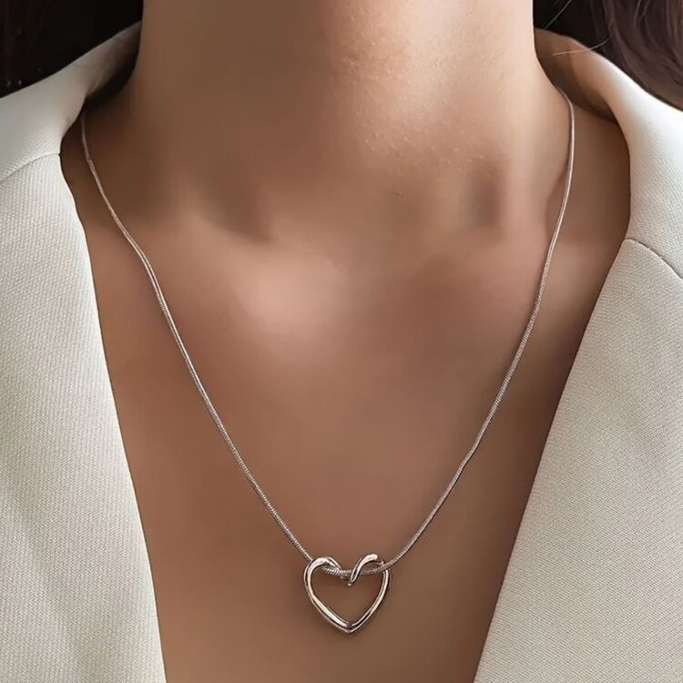 Lente Aksesuar Kadın Çelik Düğüm Kalp Kolye - Minimalist Geçmeli Kalp ve Yılan Zincir