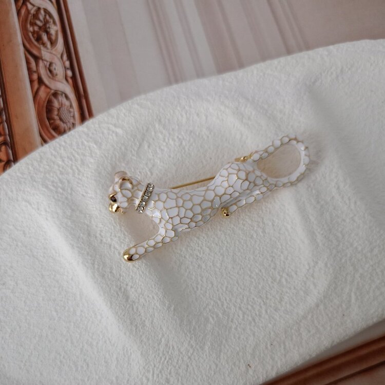 Lente Aksesuar Kaplan Broş-Kristal Taşlı Gold Detaylı Leopar Figürlü Yaka İğnesi