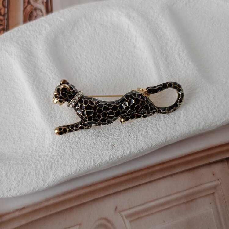 Lente Aksesuar Kaplan Broş-Kristal Taşlı Gold Detaylı Leopar Figürlü Yaka İğnesi