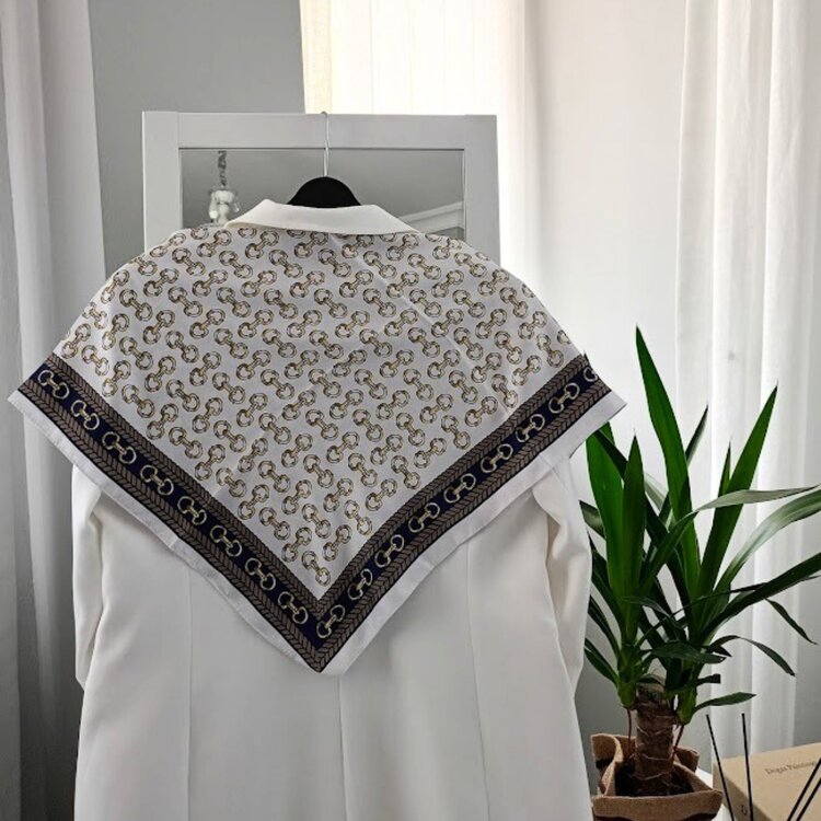 Lente Aksesuar Kadın Premium Desenli Boyun Çanta Ve Saç Fuları 70x70 cm