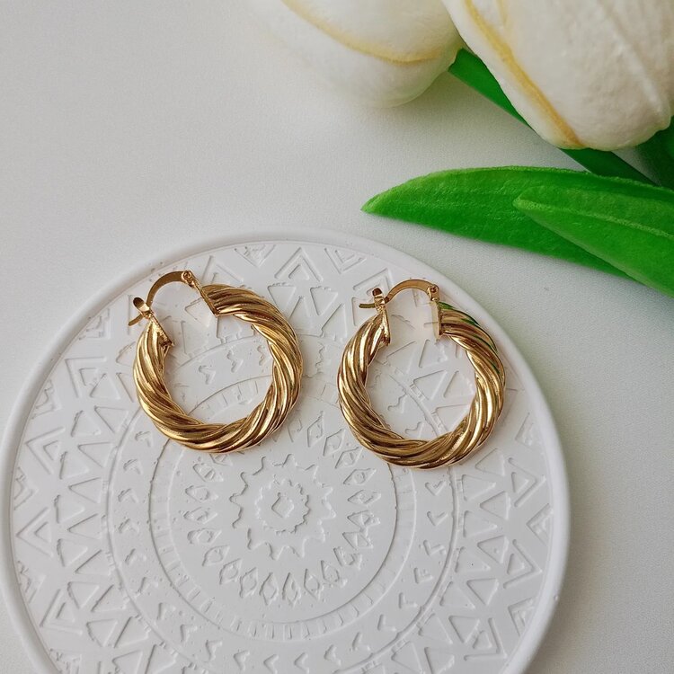 Lente Aksesuar Gold Çelik Işıltılı Çizgili Model Vintage Kadın Halka Küpe