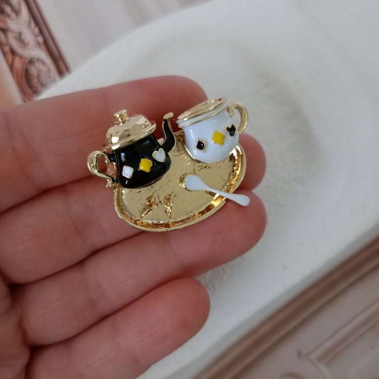Lente Aksesuar Gold Detaylı Mini Çay Seti Broş-Sevimli Çay Saati Yaka İğnesi