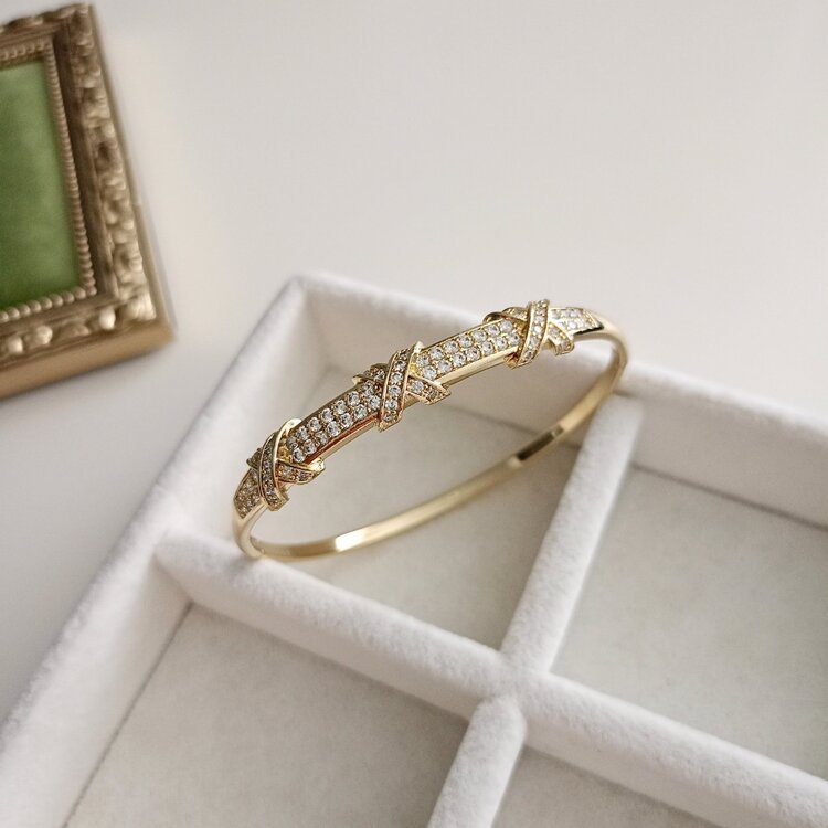 Lente Aksesuar Xuping Lüks Seri Zirkon Taşlı X Model Gold Kelepçe