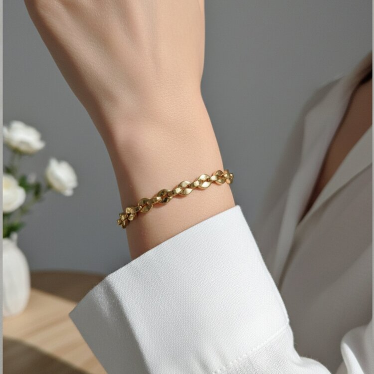 Lente Aksesuar Xuping 14K Altın Kaplama İçiçe Geçme Zincir Modern Kadın Bileklik