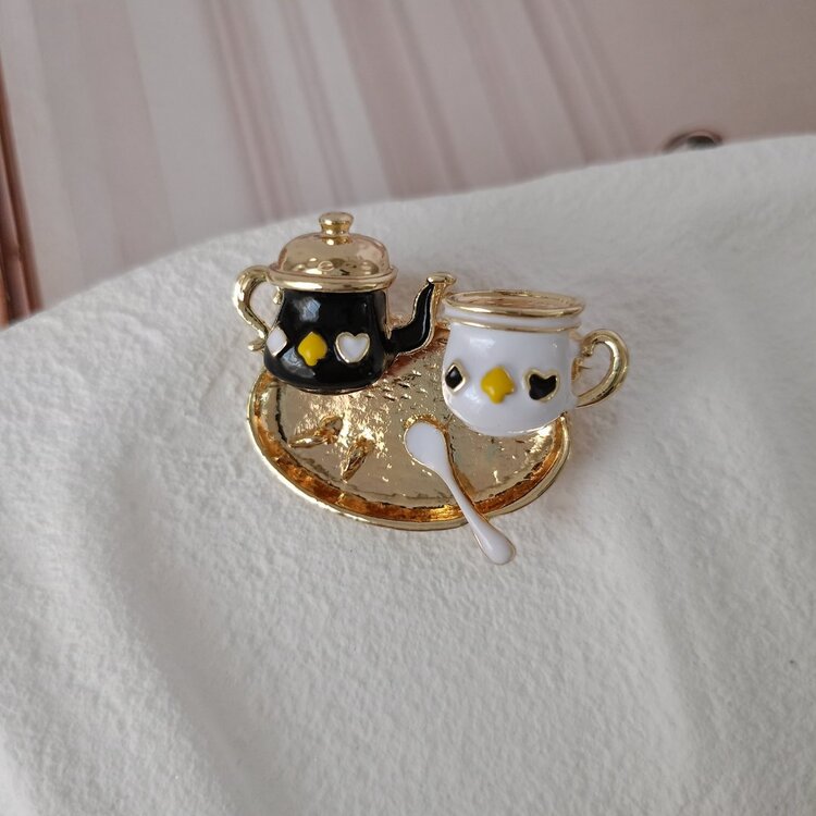 Lente Aksesuar Gold Detaylı Mini Çay Seti Broş-Sevimli Çay Saati Yaka İğnesi