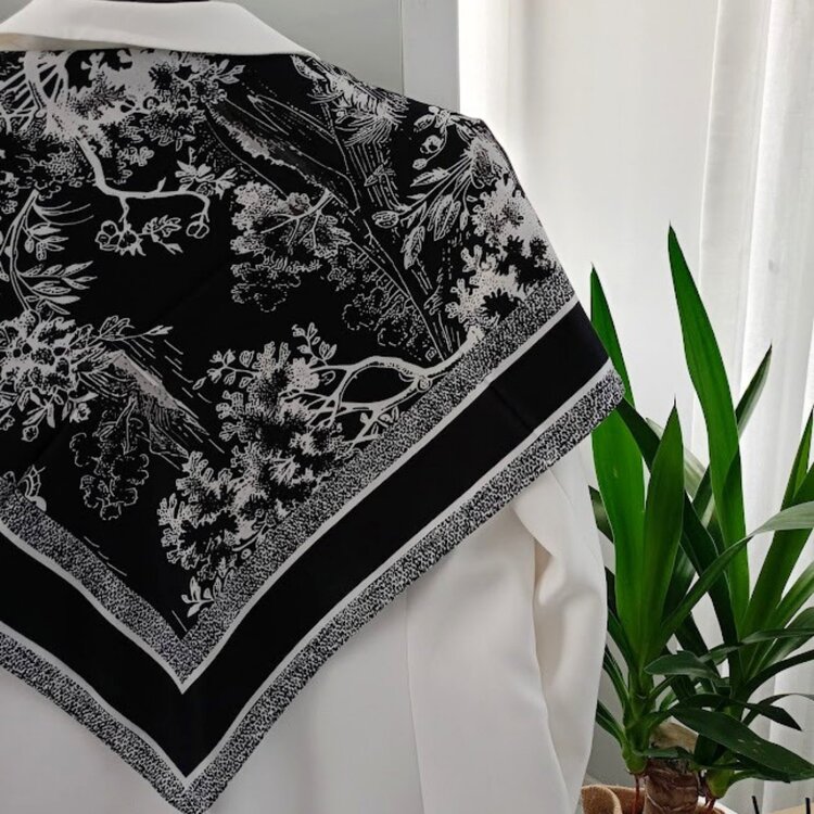 Lente Aksesuar Kadın Premium Desenli Boyun Çanta Ve Saç Fuları 70x70 cm
