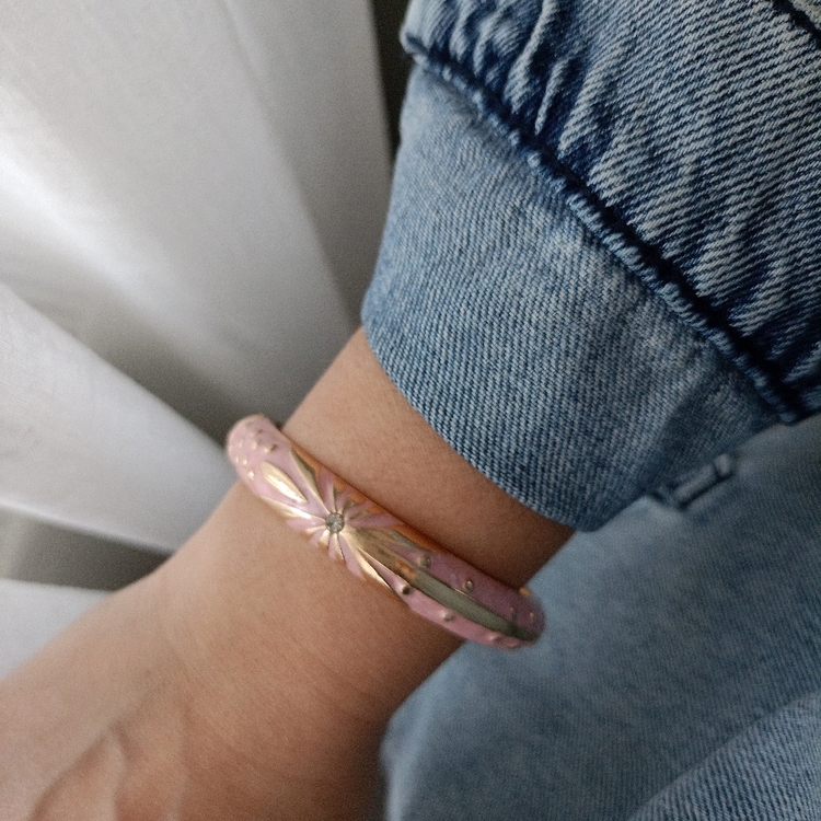 Lente Aksesuar Gold Kaplama Mineli Papatya Desenli Kelepçe, Vintage Tek Taşlı Pembe Kadın Bileklik