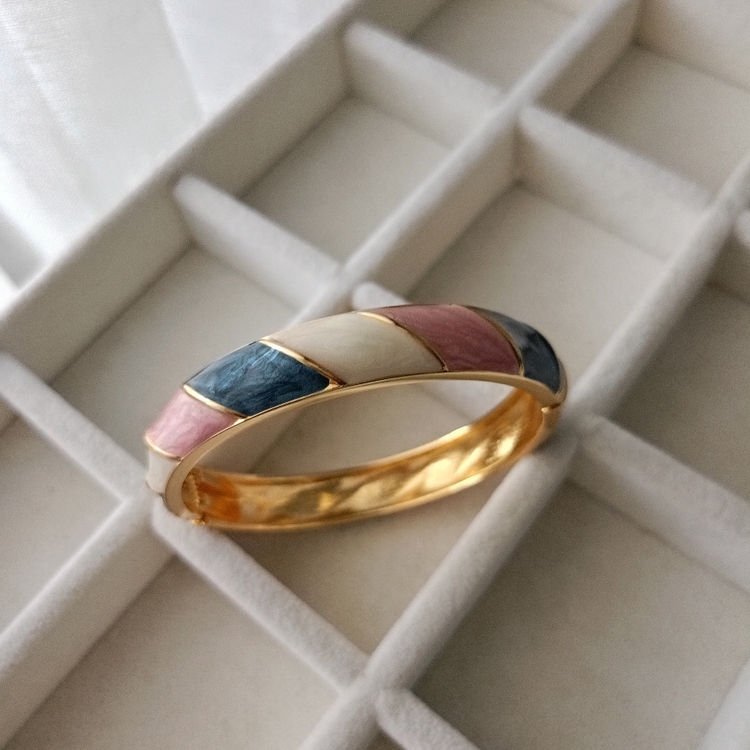 Lente Aksesuar Pastel Renklerde Gold Kaplama Mineli Kalın Vintage Kadın Kelepçe Bilezik