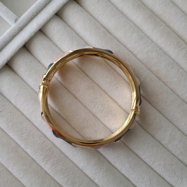 Lente Aksesuar Pastel Renklerde Gold Kaplama Mineli Kalın Vintage Kadın Kelepçe Bilezik