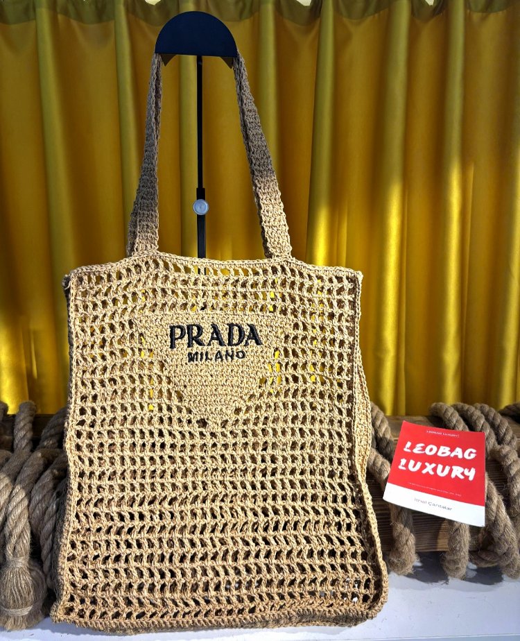PRADA - Raffia bag