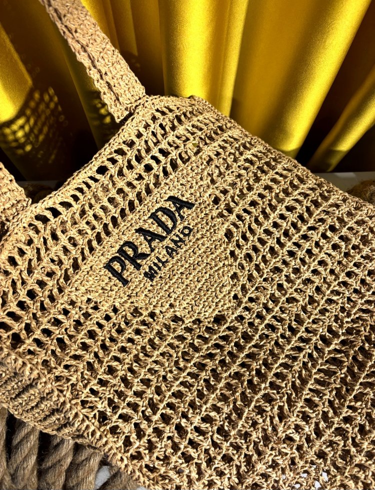 PRADA - Raffia bag