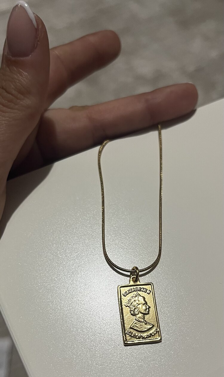 elizabeth neckalce