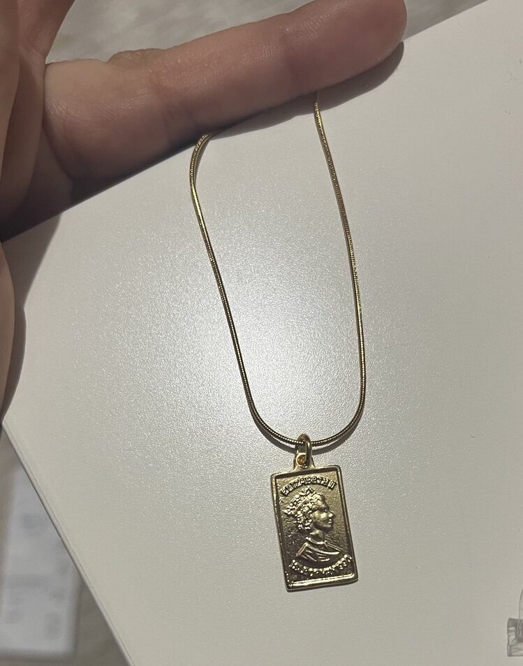elizabeth neckalce