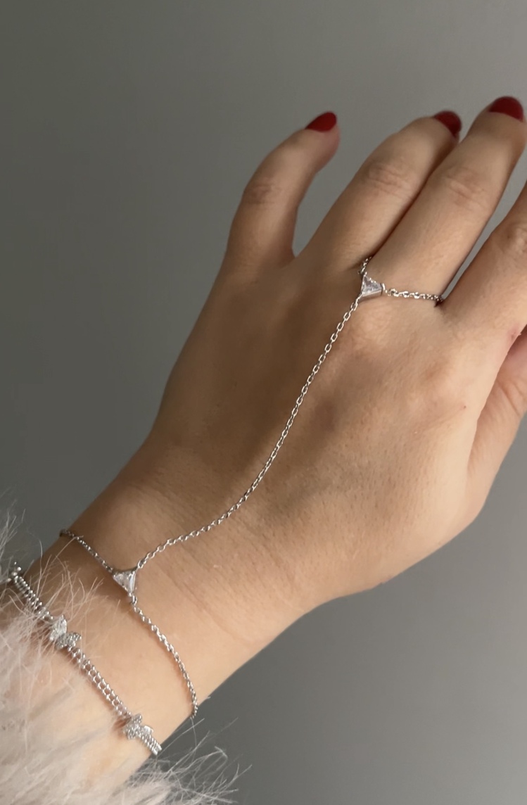 Üçgen Taş Detaylı Silver Şahmeran