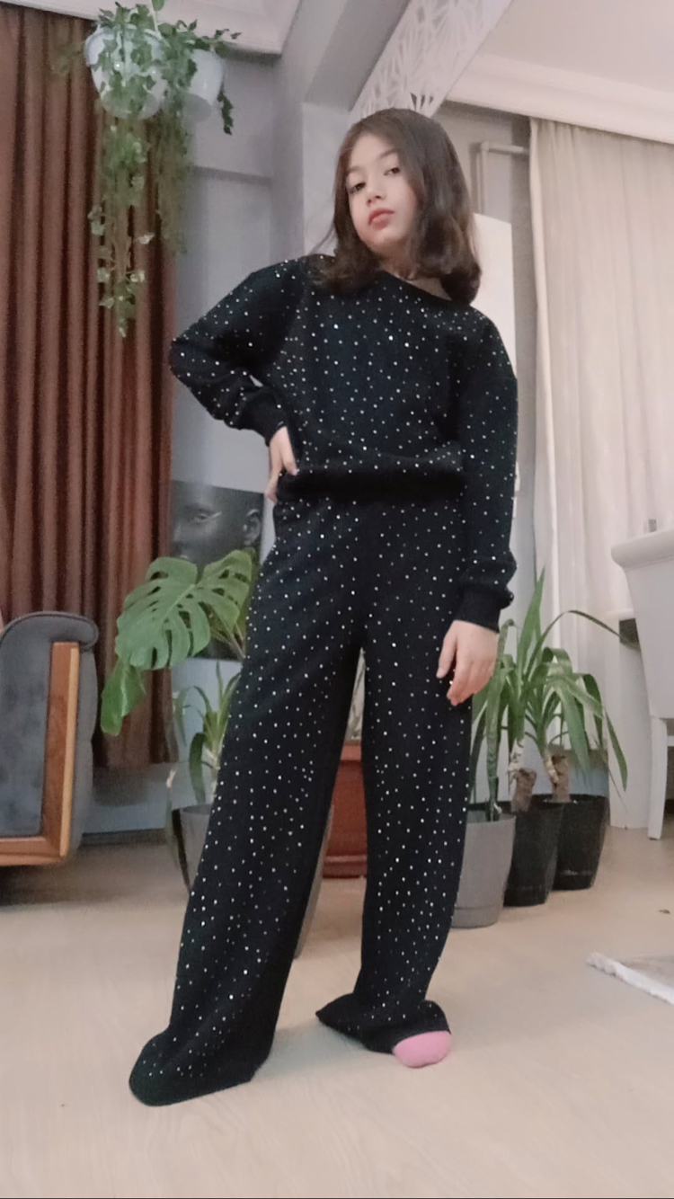 Taşlı kız takım