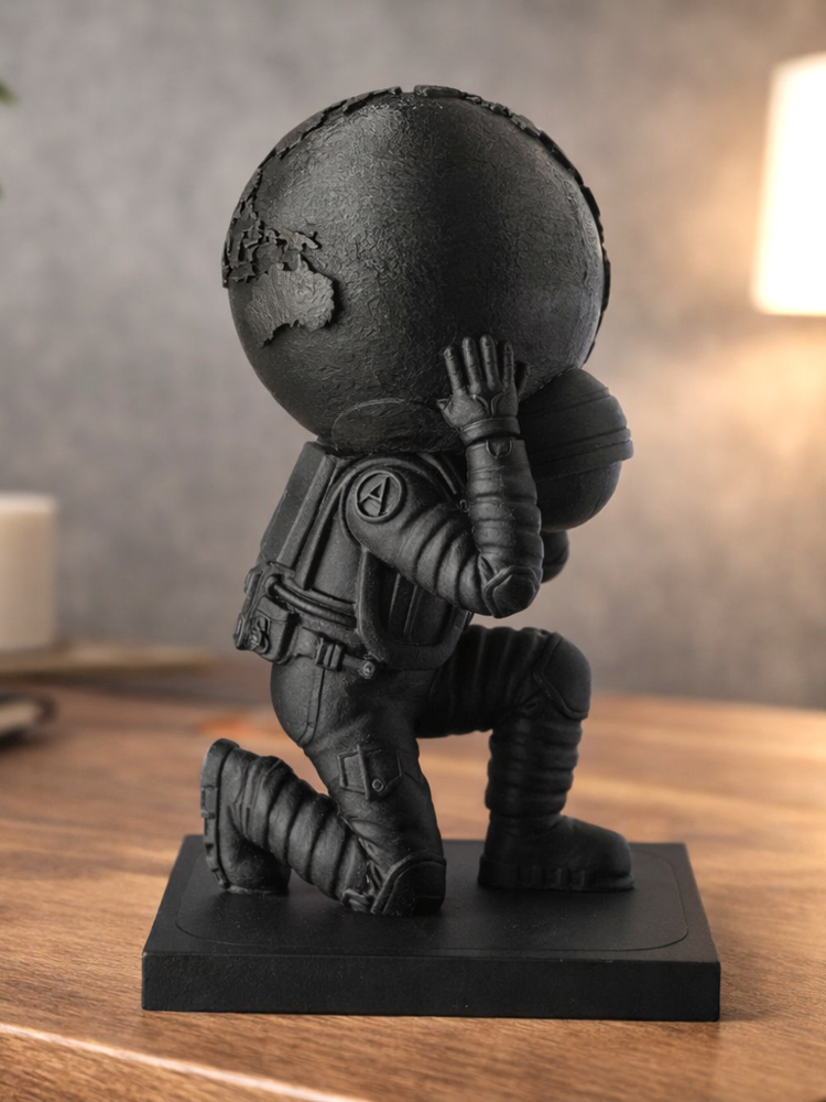 Dünyayı Taşıyan Astronot