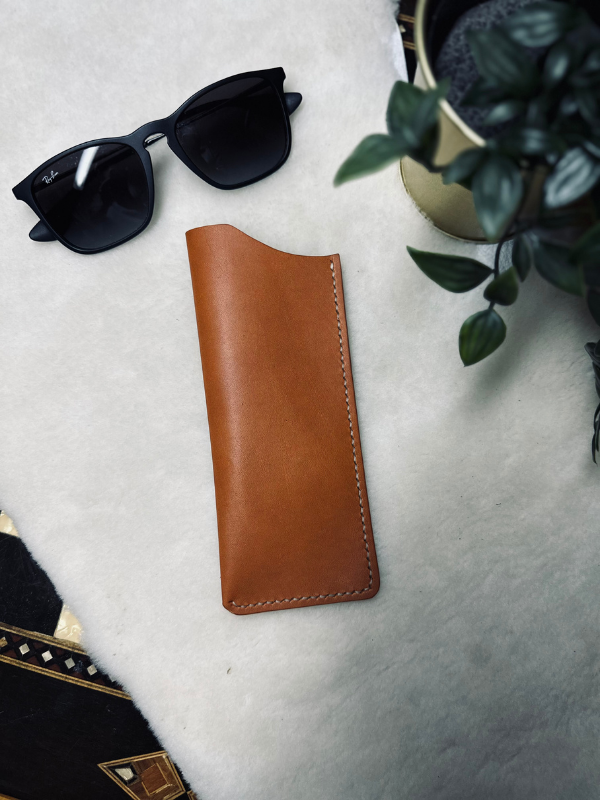 Cushy Sunglesses Case / Taba Vegetal Leather