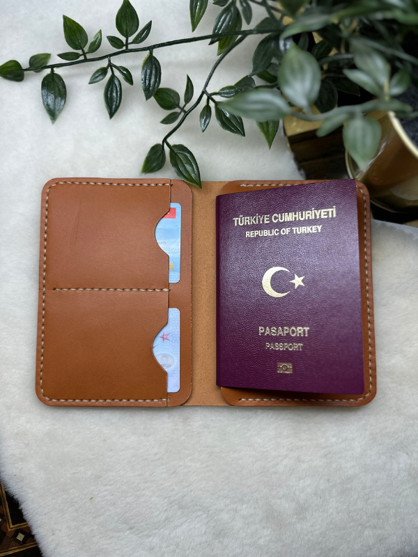 Plethora Pasaport Wallet / Taba Vegetal Leather
