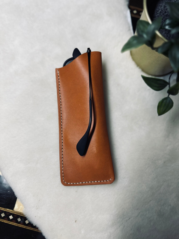 Cushy Sunglesses Case / Taba Vegetal Leather