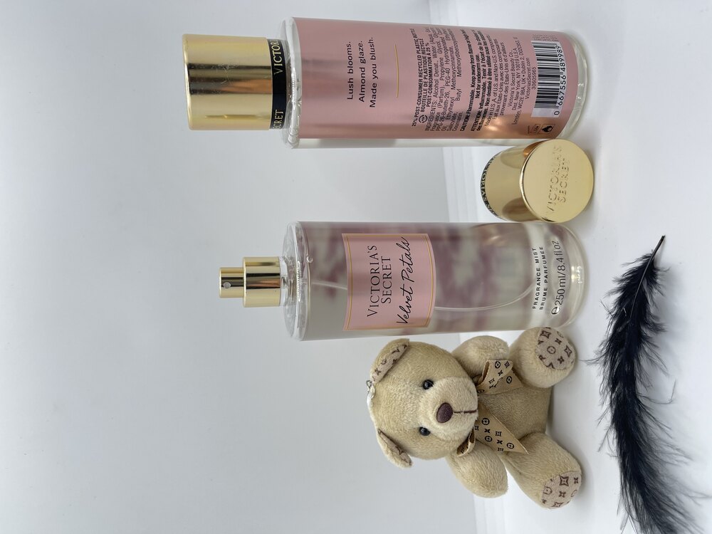 VICTORIA’S SECRET VELVET PETALS VÜCUT SPREYİ