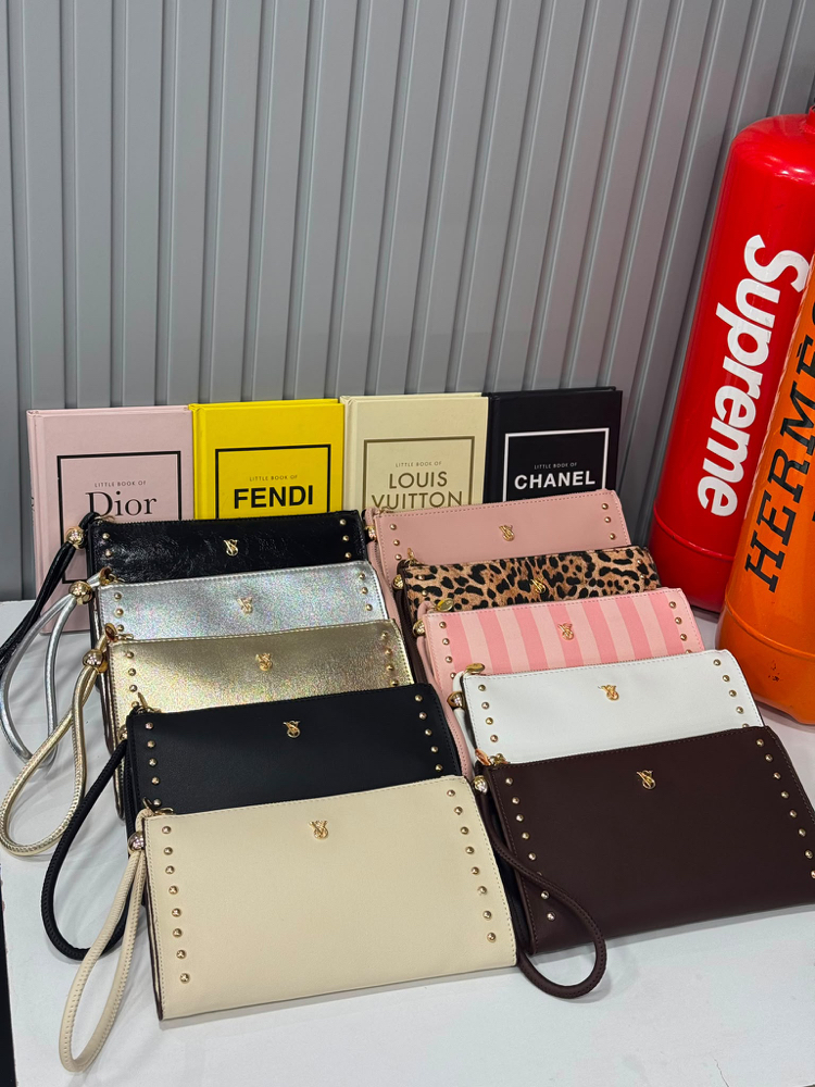 Victoria’s Secret Bilek Clutch