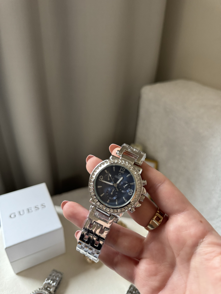 GUESS SAAT
