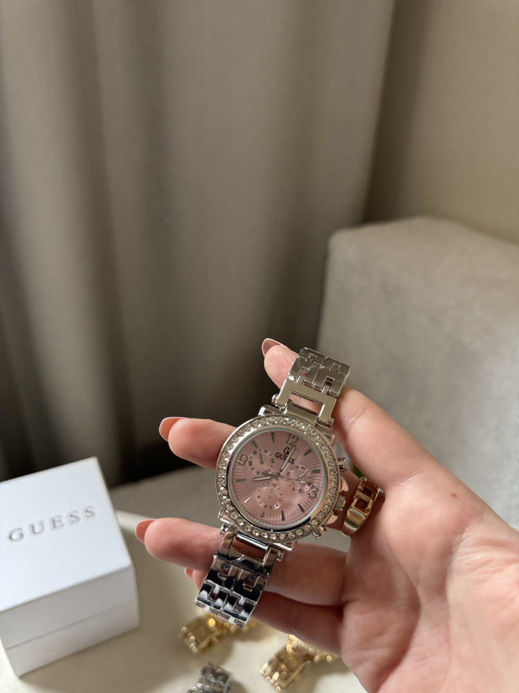 GUESS SAAT