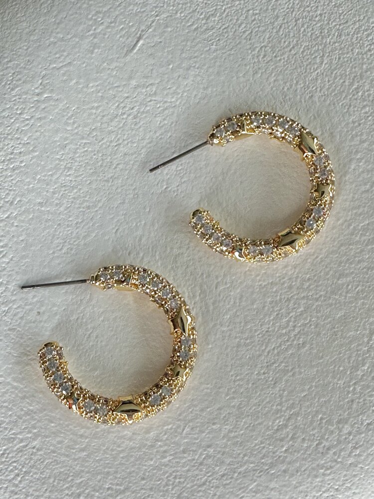 Gold Yıldız Desen Zirkon Taşlı Küpe 