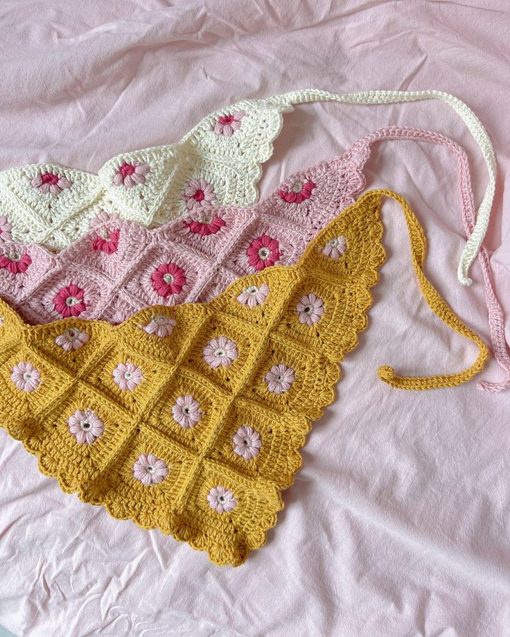 El Örgüsü Çiçekli Bandana – Loop & Bloom Handmade