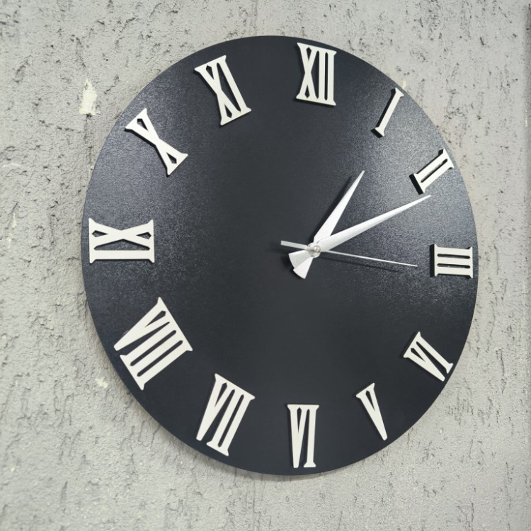Noir Silver Roman – 40x40 cm Siyah Beyaz Roma Rakamlı Duvar Saati | 3D Kabartmalı