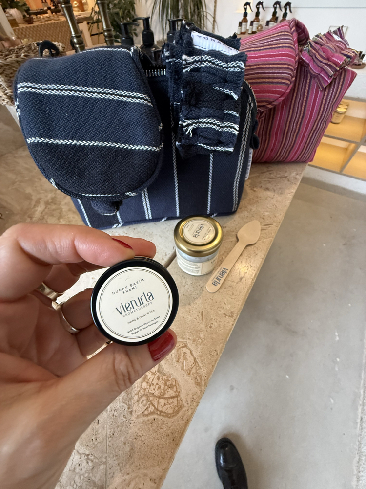LovendaxVienurla Traveller Kit 1