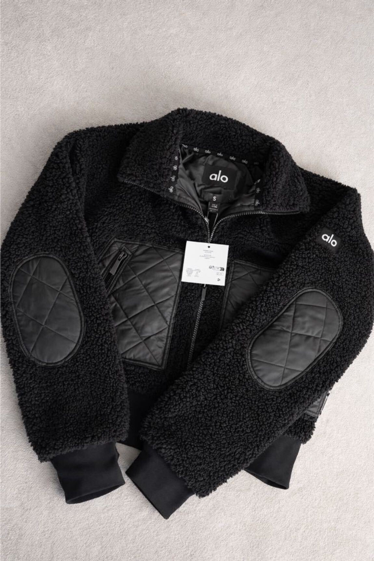 A.Yoga Sherpa Bomber Mont