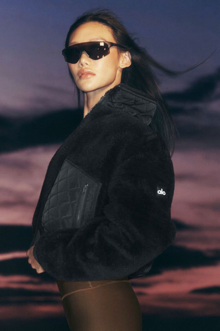 A.Yoga Sherpa Bomber Mont