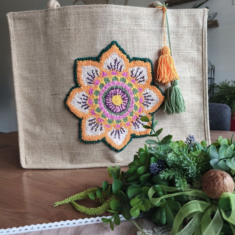 Mandala desen punch nakışlı jüt çanta