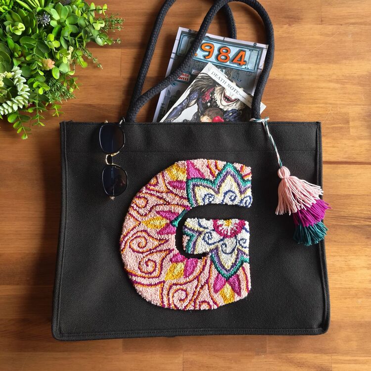 Mandala harf desen siyah plaj çantası