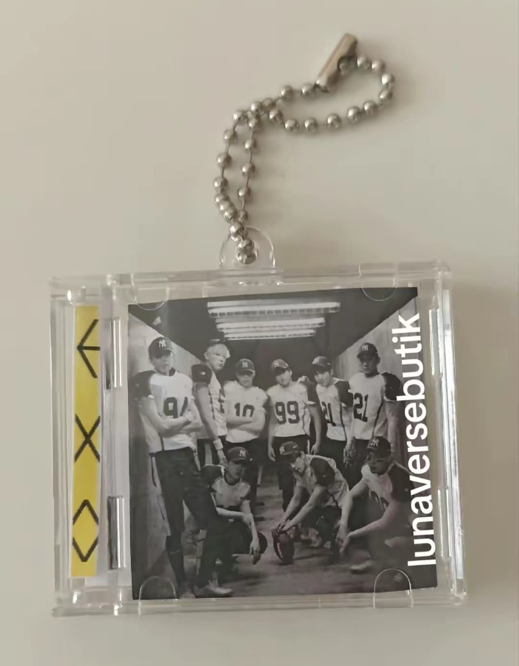 Love me right CD anahtarlık