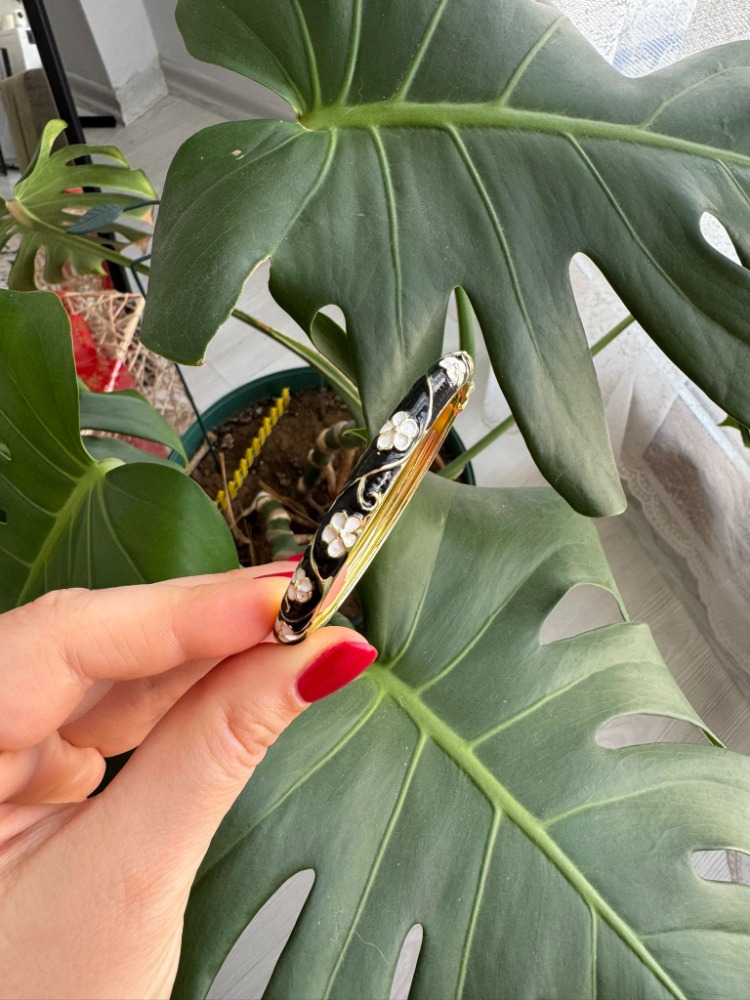 Gardenia Mineli Bileklik – Beyaz Çiçek Desen