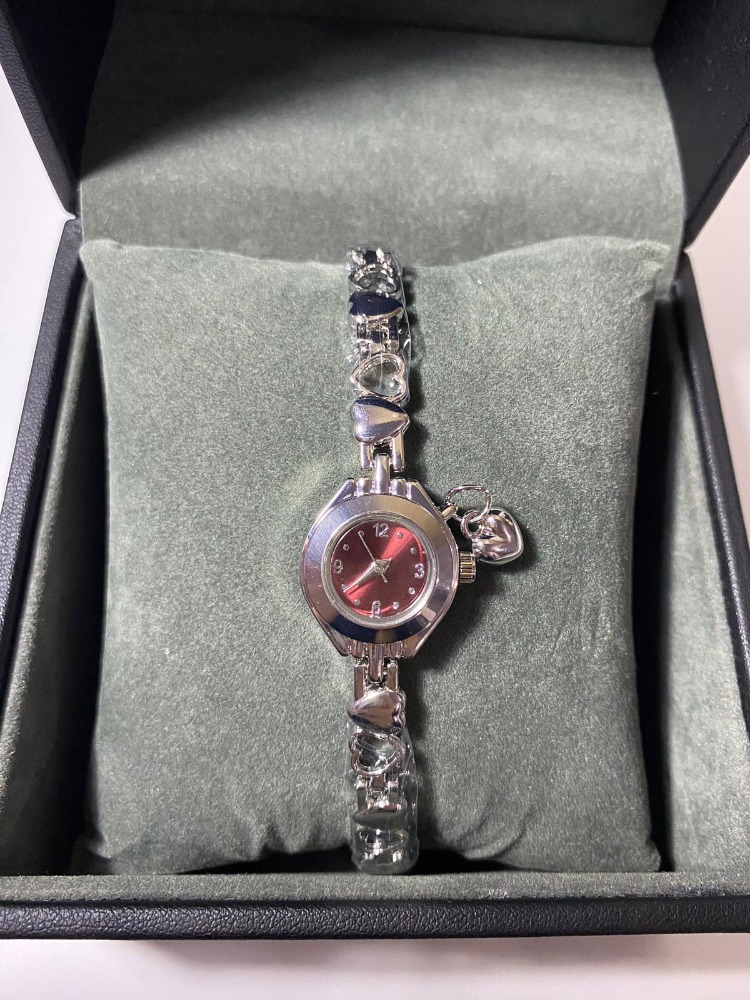 Red Heart Charm Silver Kadın Bileklik Saat