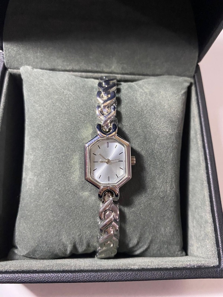 Silver Hexa Lite - Şık Altıgen Kadranlı Kadın Saat