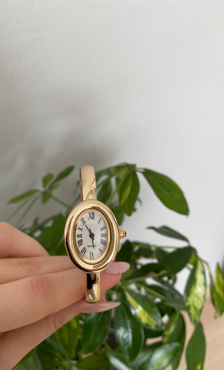 ✨ Aurora Oval – Gold Vintage Bileklik Saat
