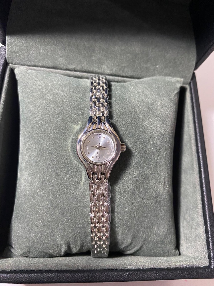 Silver Petite Classic – İnce Kasa Zarif Kadın Saat