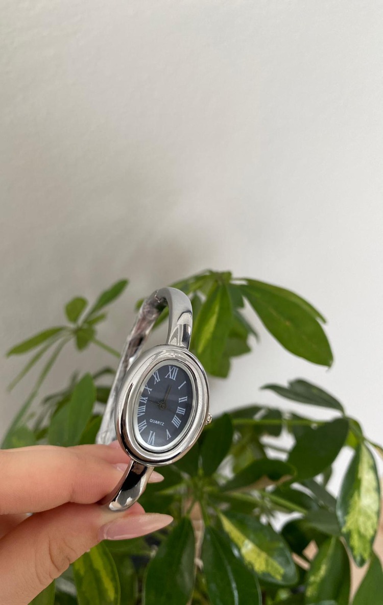 ✨ Midnight Oval – Silver ✨