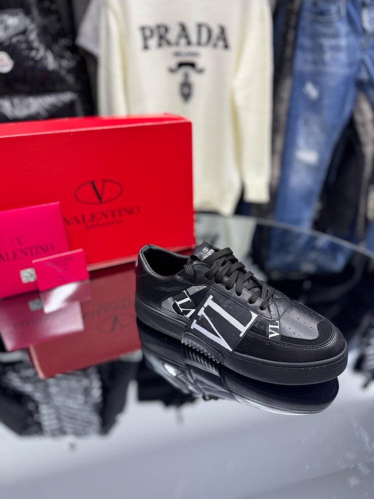 Valentino siyah
