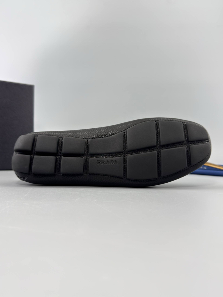 Prada Siyah Deri Loafer (İTHAL ÜRÜN)